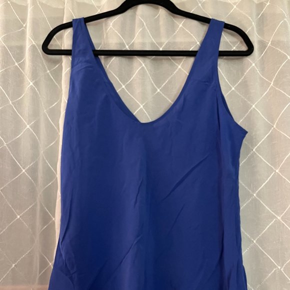 blue aritzia babaton silk tank-top size large - Picture 5 of 6
